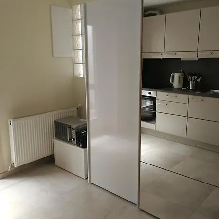 Pour 3 Personnes A 1 Station De Metro De Paris * Saint-Denis (Seine-Saint-Denis)