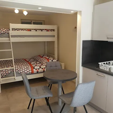 Pour 3 Personnes A 1 Station De Metro De Paris Apartment